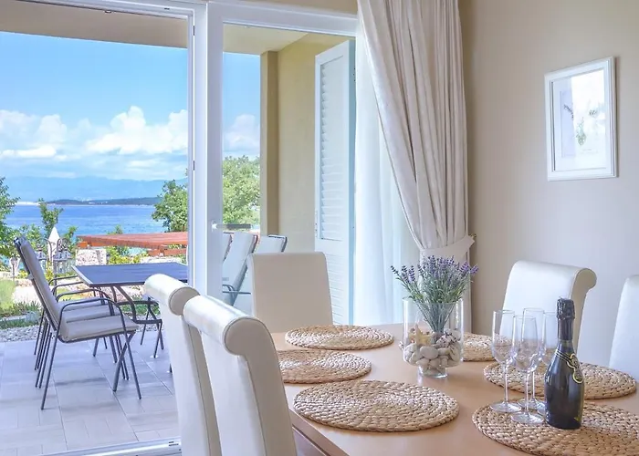 Luxury Luce Πανσιόν 5*